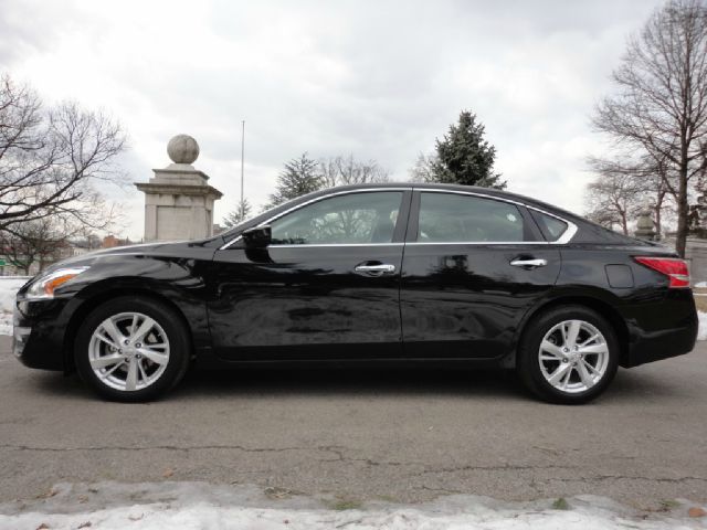 2013 Nissan Altima Crew-short-slt-classic-6.6l Diesel-4wd-1 Owner