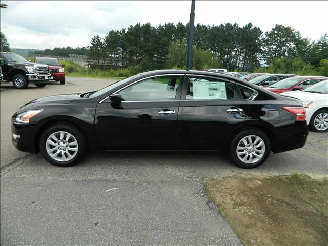 2013 Nissan Altima 4x4 Truck