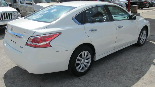 2013 Nissan Altima Pickupslt Quad Cab SWB 4WD 4x4 Truck