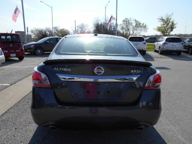 2013 Nissan Altima ST Pickup 4D 5 1/2 Ft