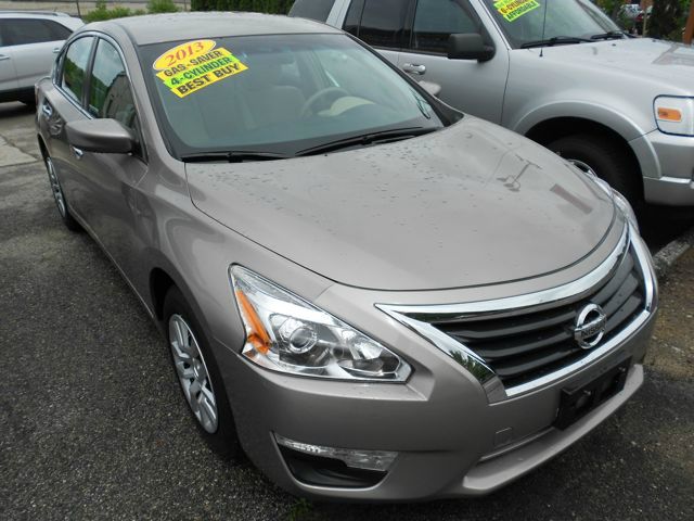 2013 Nissan Altima Pickupslt Quad Cab SWB 4WD 4x4 Truck