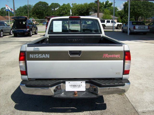 1998 Nissan Frontier SE 2WD