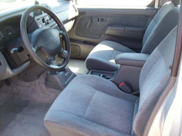 1998 Nissan Frontier SE 2WD