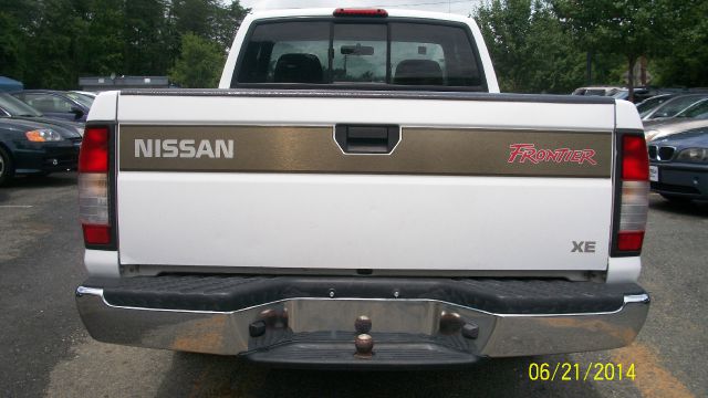 1998 Nissan Frontier SE 2WD