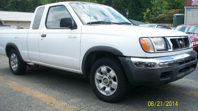 1998 Nissan Frontier SE 2WD