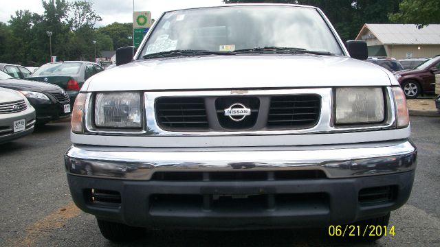 1998 Nissan Frontier SE 2WD