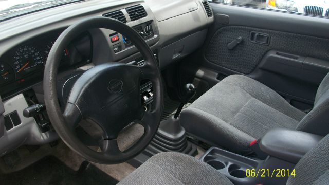 1998 Nissan Frontier SE 2WD