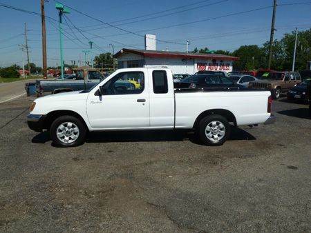 1999 Nissan Frontier SE 2WD