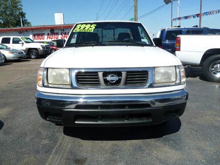 1999 Nissan Frontier SE 2WD