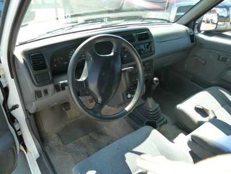 1999 Nissan Frontier SE 2WD