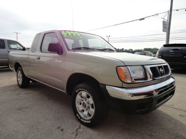 2000 Nissan Frontier Lariat/ SUN ROOF