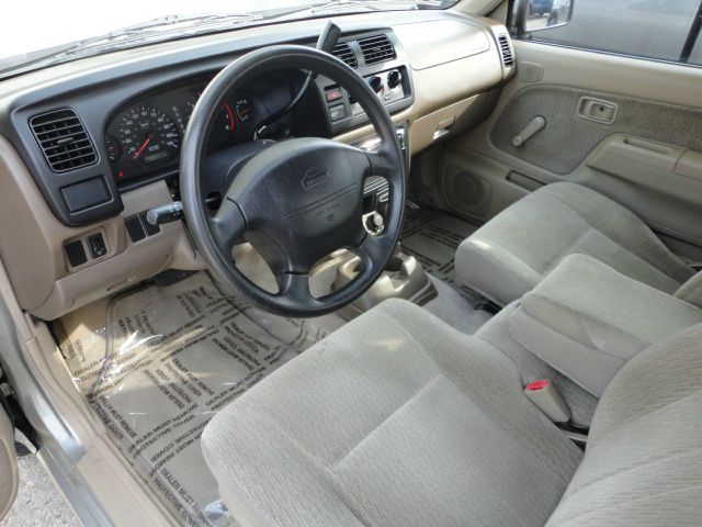 2000 Nissan Frontier Lariat/ SUN ROOF