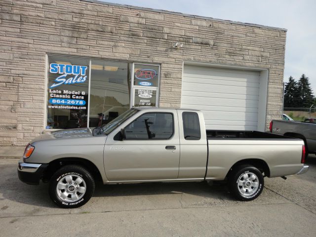 2000 Nissan Frontier Lariat/ SUN ROOF