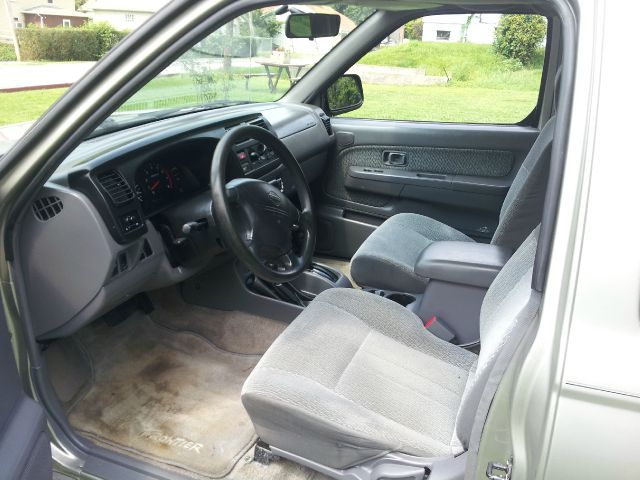 2000 Nissan Frontier E-350 Base