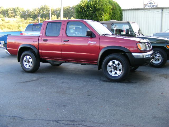 2000 Nissan Frontier SE 2WD