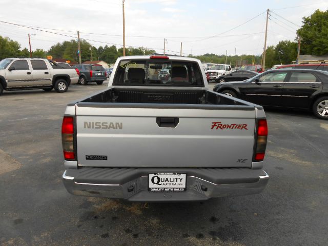 2000 Nissan Frontier SE 2WD