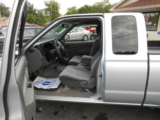 2000 Nissan Frontier SE 2WD