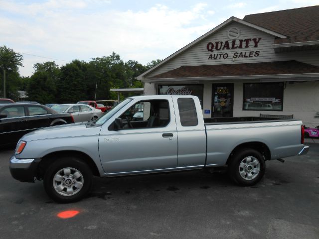 2000 Nissan Frontier SE 2WD