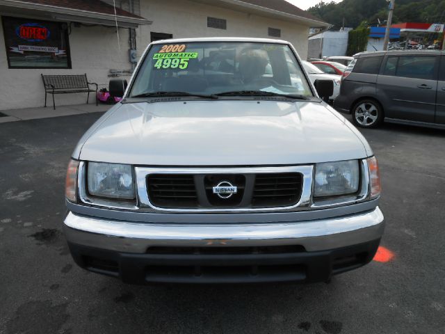 2000 Nissan Frontier SE 2WD