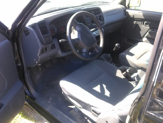 2001 Nissan Frontier SE 2WD