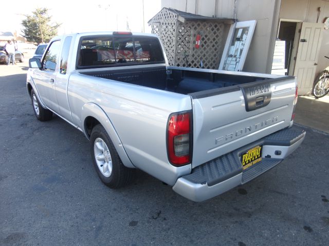 2001 Nissan Frontier SE 2WD