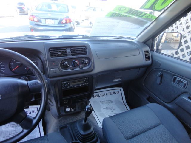 2001 Nissan Frontier SE 2WD