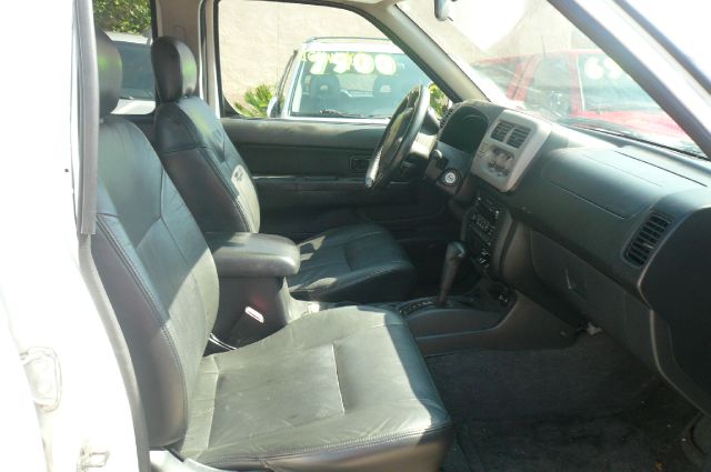 2001 Nissan Frontier 2004 Jeep Sport