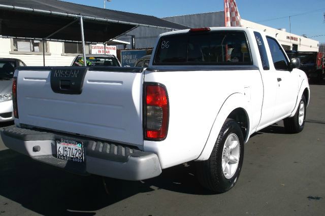 2001 Nissan Frontier SE 2WD