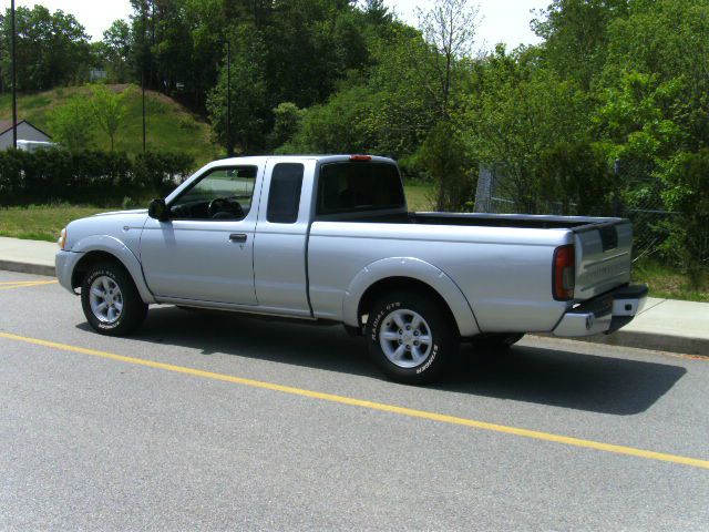 2001 Nissan Frontier SE 2WD