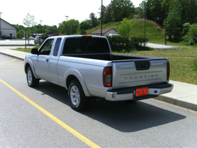 2001 Nissan Frontier SE 2WD