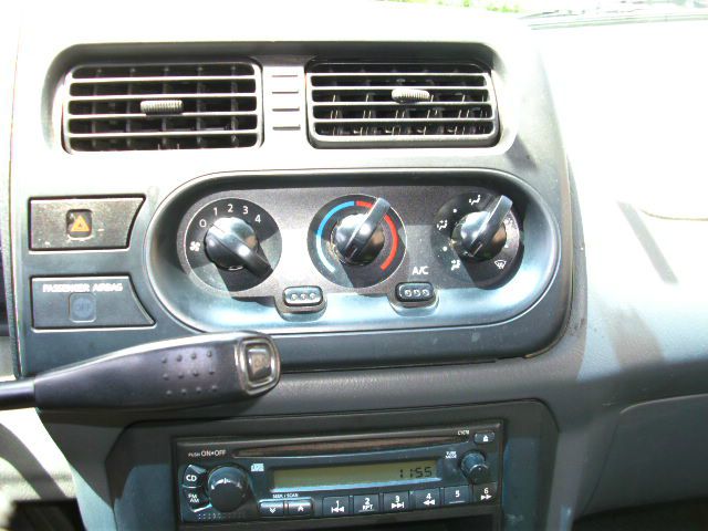 2001 Nissan Frontier SE 2WD