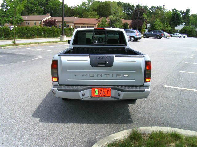 2001 Nissan Frontier SE 2WD