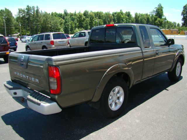 2003 Nissan Frontier SE 2WD