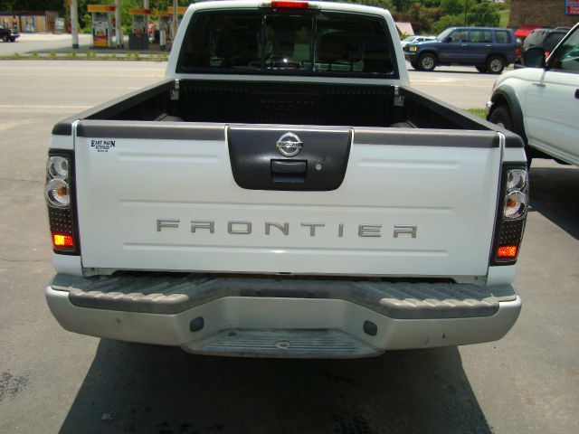 2003 Nissan Frontier SE 2WD