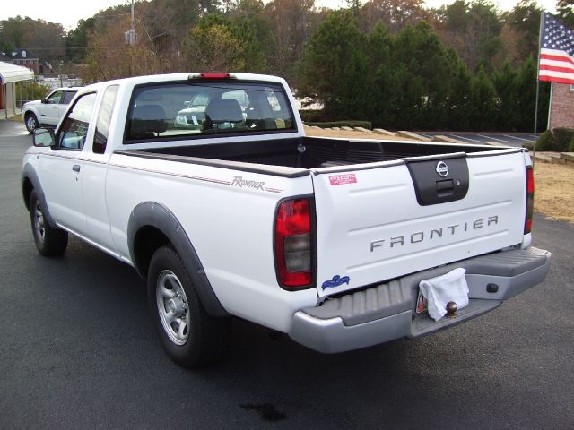 2004 Nissan Frontier SE 2WD