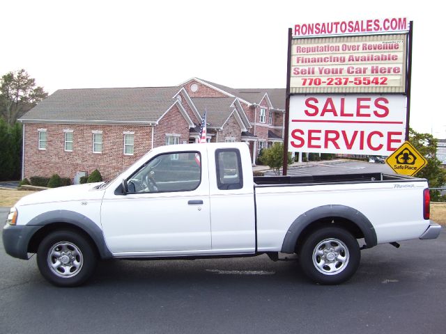 2004 Nissan Frontier SE 2WD