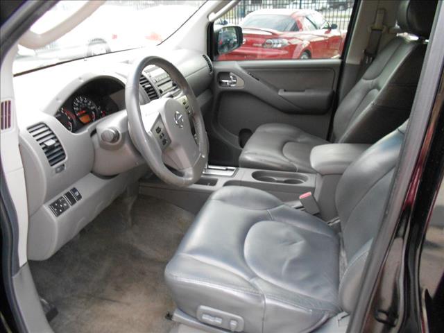 2005 Nissan Frontier Touring / AWD