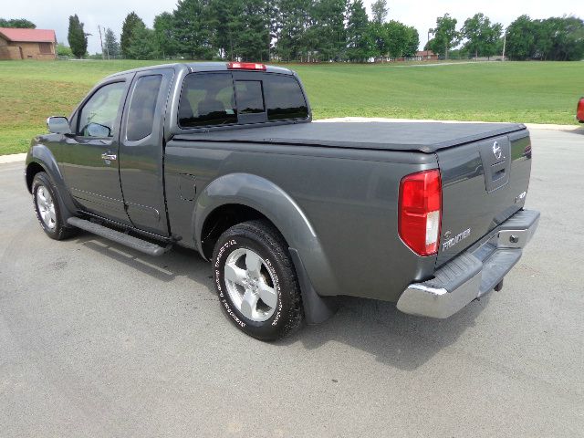 2007 Nissan Frontier 4dr Eddie Bauer SUV