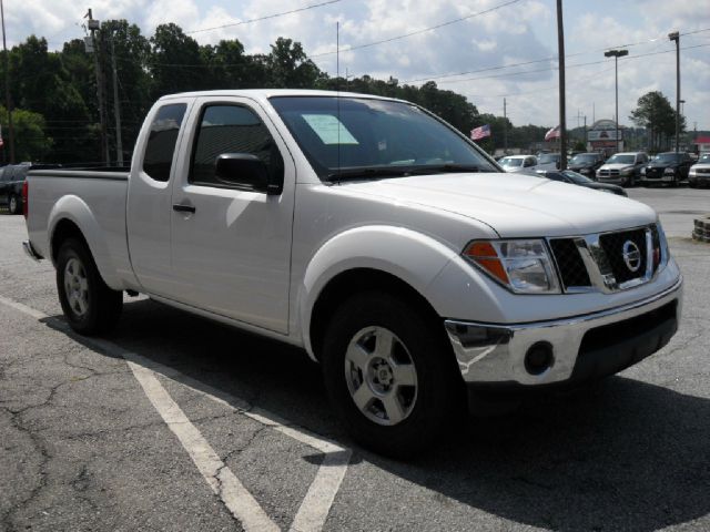 2008 Nissan Frontier LT. 4WD. Sunroof, Leather