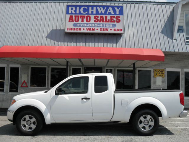 2008 Nissan Frontier LT. 4WD. Sunroof, Leather