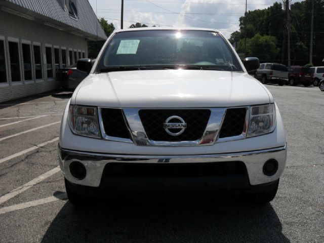 2008 Nissan Frontier LT. 4WD. Sunroof, Leather