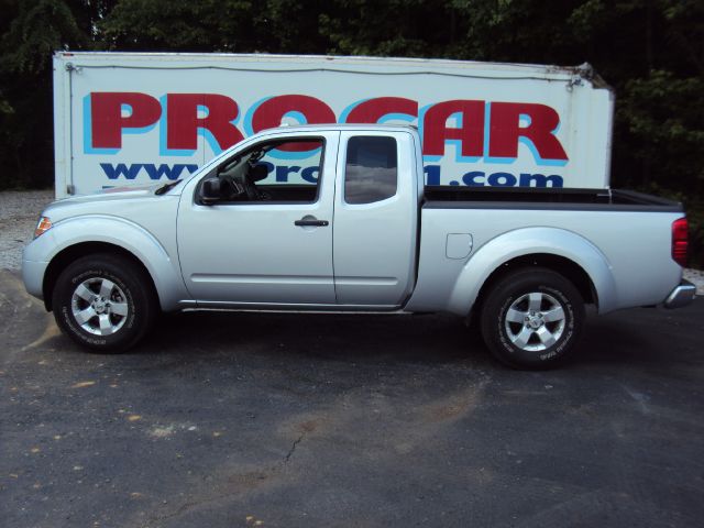 2013 Nissan Frontier Crew Cab Amarillo 4X4