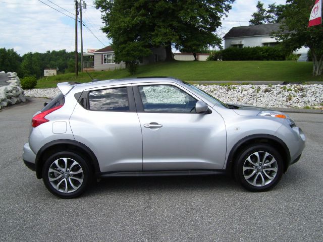 2012 Nissan Juke AWD 4dr V8