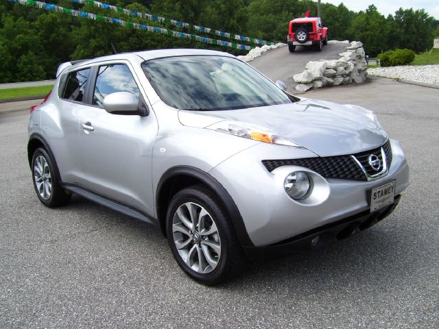 2012 Nissan Juke AWD 4dr V8