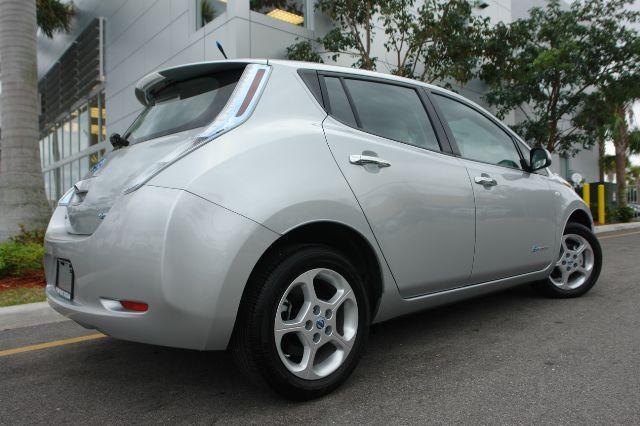 2011 Nissan LEAF LS S