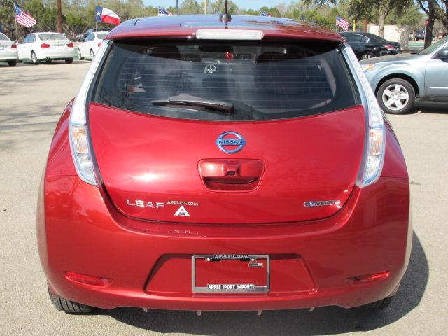 2011 Nissan LEAF 5.9 R/T