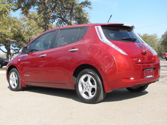 2011 Nissan LEAF 5.9 R/T