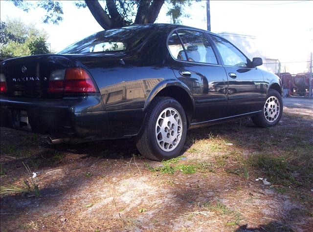 1995 Nissan Maxima SE