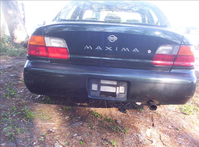 1995 Nissan Maxima SE