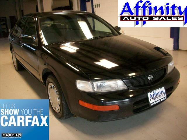 1996 Nissan Maxima SLE Ext. Cab Short Bed 4WD